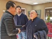 El Pleno del Ayuntamiento de Elda ha aprobado esta mañana por unanimidad el nombramiento de Ana María Sánchez como Hija Predilecta de la ciudad El marido de Ana María Sánchez, José Rubio, y su hijo, Miguel Ángel.