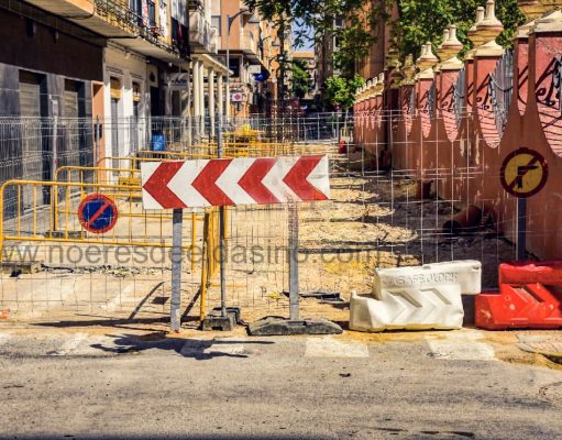 Las obras de remodelación de la calle Ramón Gorgé de Elda se retomarán la próxima semana Calle Ramón Gorgé en obras - Elda