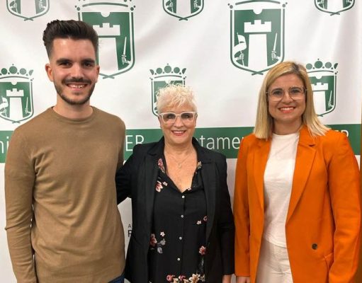 La locutora radiofónica Celia Linares pregonará las Fiestas de la Santa Cruz de 2023 en Petrer Celia Linares pregonará las Fiestas de la Santa Cruz de 2023 en Petrer