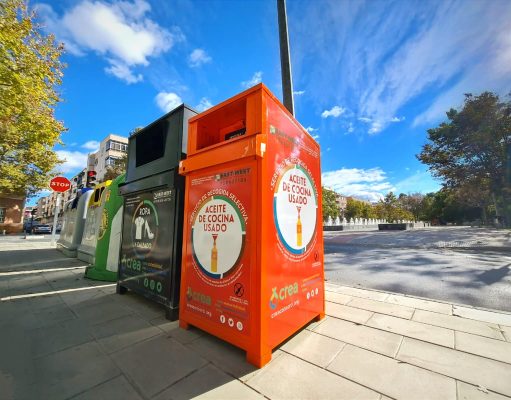 Elda refuerza su apuesta por el reciclaje con la instalación de 56 contenedores para la recogida de aceite doméstico usado Los nuevos contenedores de aceite doméstico