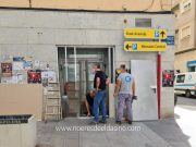 Cierre del rellano del antiguo BBVA en Juan Carlos I de Elda para prevenir su ocupación por indigentes. Cierre del rellano del antiguo BBVA en Juan Carlos I de Elda para prevenir su ocupación por indigentes.