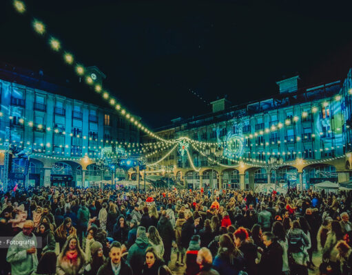 El 5 de diciembre empiezan los actos navideños en Elda con el encendido de luces y del árbol en la Plaza Mayor Plaza Mayor Elda - Navidad 2022
