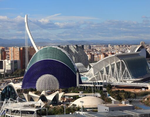 El Ayuntamiento de Elda y la Ciudad de las Artes y de las Ciencias firmarán un convenio para facilitar las visitas de escolares en riesgo de exclusión y de personas mayores sin recursos Ciudad de las Artes y de las Ciencias. Foto cac.es