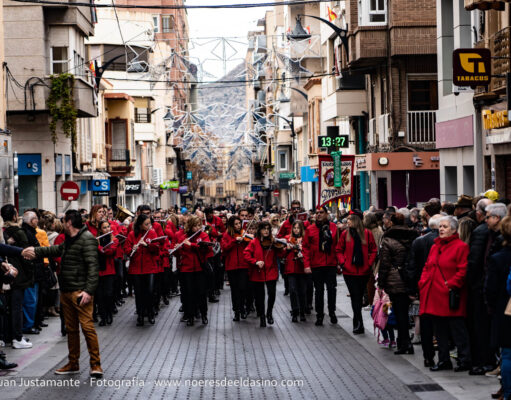 La música festera inundó las calles de Elda con la Entrada de Collas y Agrupaciones Musicales