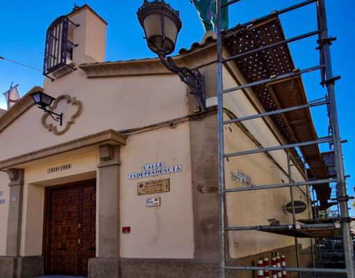 El Ayuntamiento de Elda inicia las obras de rehabilitación de la ermita de San Antón para mejorar el aspecto y la conservación de este inmueble histórico de la ciudad Obras de rehabilitación de la ermita de San Antón