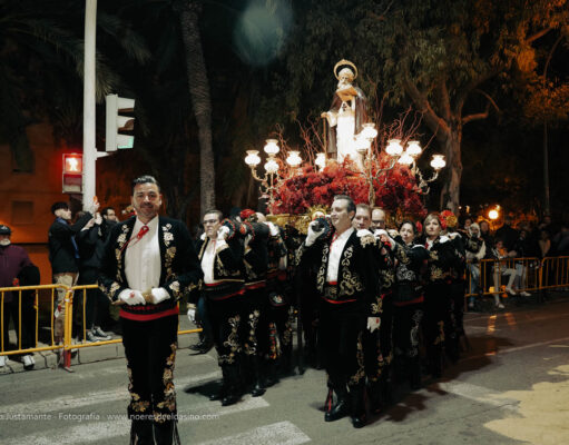 Un San Antón sin hoguera no impidió que los festeros eldenses disfrutaran de su patrón Vuelecicas a la hoguerica (sin fuego) 2023