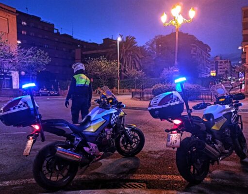 5 conductores de camiones que circulaban sin haber pasado la ITV sancionados por la Policía Local de Elda Control policial en Elda - Archivo