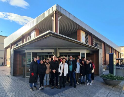Los alumnos y alumnas que cursan el grado medio de Comercialización de Productos Alimentarios en el CIPFP Valle de Elda podrán hacer prácticas en los puestos de los Mercados Municipales Mercado de San Francisco en Elda