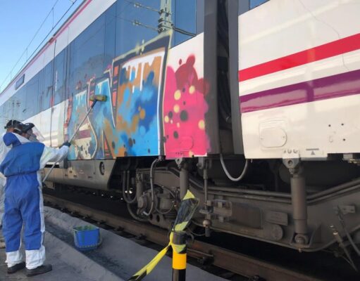 1.3 millones de euros nos cuesta a los ciudadanos de la Comunitat Valenciana el vandalismo grafitero en los trenes de Renfe Vandalismo grafitero en los trenes de Renfe en la Comunitat Valenciana