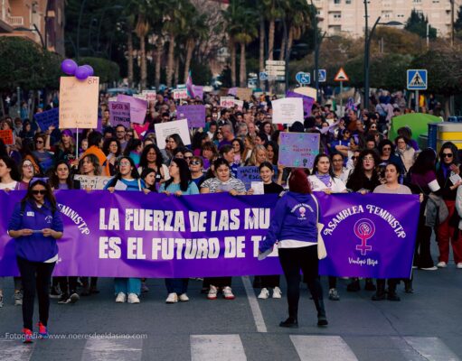 El 8-M recorre las calles de Petrer y Elda reivindicando la igualdad y los derechos de las mujeres