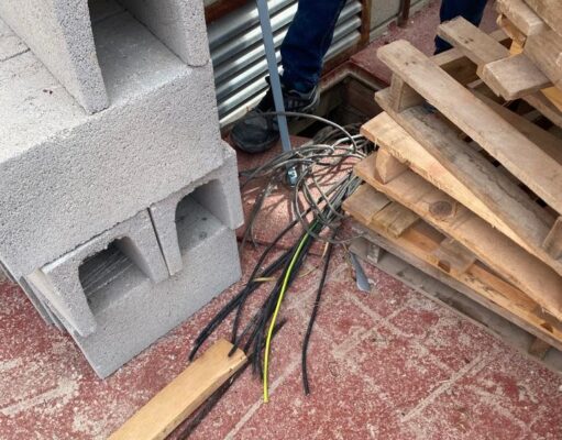 El robo de cableado en el polideportivo de San Fernando en Petrer genera la suspensión de actividades deportivas