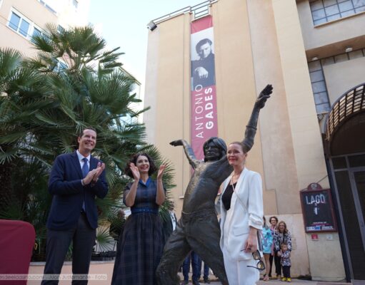 Elda homenajea a Antonio Gades con una escultura urbana de bronce en las puertas del Teatro Castelar