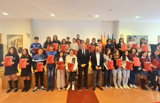Reconocimientos a los 30 alumnos y alumnas de los centros educativos eldenses con los mejores expedientes académicos durante el curso 2021-22 Reconocimientos a los 30 alumnos y alumnas de los centros educativos eldenses con los mejores expedientes académicos durante el curso 2021-22