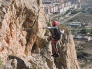 Las Vías Ferratas de Bolón se han convertido en un importante reclamo turístico, con el 80% de sus usuarios procedentes de fuera de Elda. Vías Ferratas de Bolón