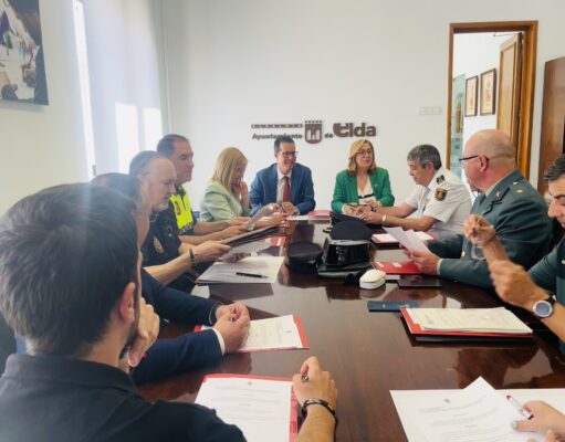 El dispositivo de seguridad durante las fiestas de Moros y Cristianos de Elda y de Petrer contará con cerca de 800 servicios policiales Dispositivo de seguridad durante las fiestas de Moros y Cristianos de Elda y Petrer