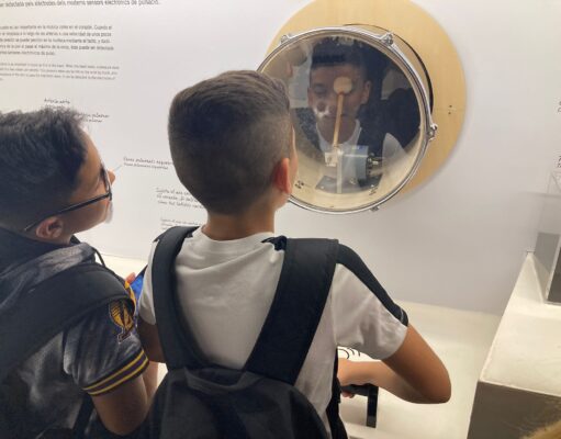 El alumnado del CElP Virgen de la Salud inicia la ronda de visitas a la Ciudad de las Artes y de las Ciencias de Valencia incluidas en el convenio suscrito por el Ayuntamiento de Elda y CACSA