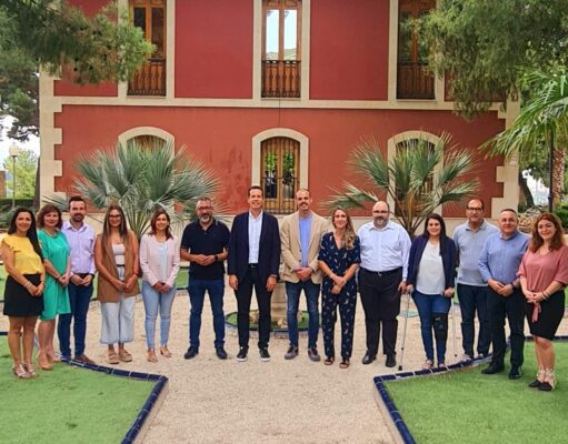 El alcalde Rubén Alfaro da a conocer las delegaciones del nuevo equipo de gobierno en la emblemática Casa Colorá de Elda