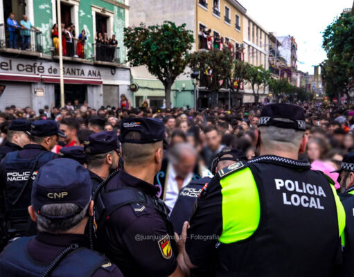 Durante los Moros y Cristianos de Elda desciende el número de incidencias atendidas por la Policía Local y Nacional de Elda Policía Local y Nacional de Elda