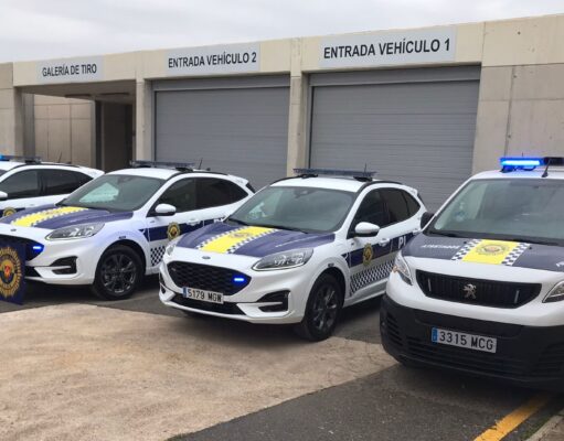 La Policía Local de Elda renueva su flota con la incorporación de tres coches patrulla híbridos y un furgón de atestados totalmente eléctrico