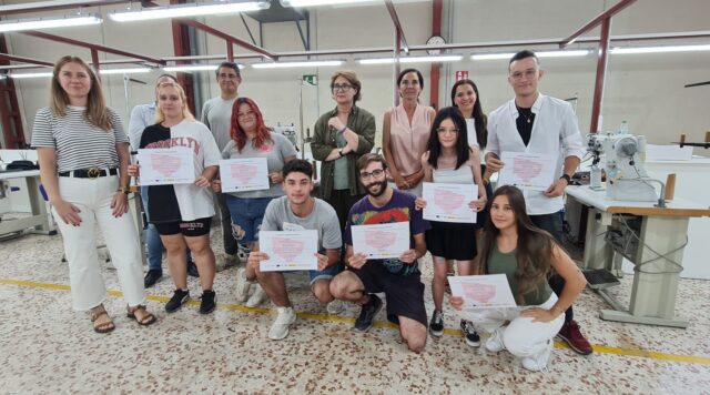 FOTO ENTREGA DIPLOMAS