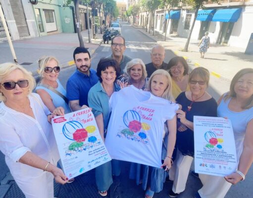 Presentación de la camiseta para correr la traca de las próximas Fiestas Mayores de Elda, diseñada por el grupo Matices