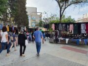 El Ayuntamiento de Elda y Fobesa diseñan un nuevo protocolo de limpieza en los mercadillos para proteger y garantizar la seguridad de los trabajadores durante las olas de calor