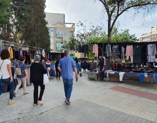 El Ayuntamiento de Elda y Fobesa diseñan un nuevo protocolo de limpieza en los mercadillos para proteger y garantizar la seguridad de los trabajadores durante las olas de calor