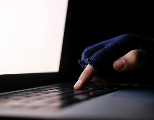 El Ayuntamiento de Petrer sufre un intento de estafa telemática de 93.000 euros Hacker - Archivo