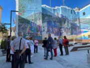 Un grupo de sesenta turistas gallegos visita Elda para recorrer la ciudad y conocer sus espacios públicos y edificios de interés