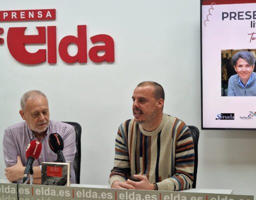 La escritora Teresa Cardona presenta en Elda y otras localidades del Vinalopó ‘La carne del cisne’, su tercera novela publicada en España