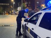 La Policía Local de Elda detiene a un individuo pillado in fraganti mientras intentaba robar en el interior de un vehículo