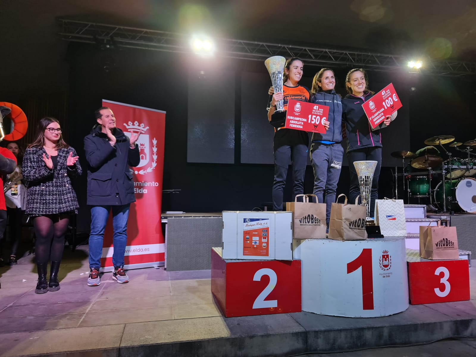 María Fuentes Olcina, del Club Egari Trail, con un tiempo de 11:55, por delante de Rosalía Tárraga y Laura Domènech.