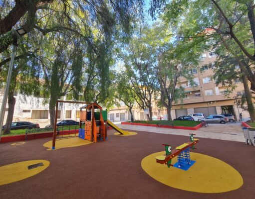 El Ayuntamiento de Elda remodela el jardín del barrio Casa de la Juventud El Ayuntamiento de Elda remodela el jardín del barrio Casa de la Juventud