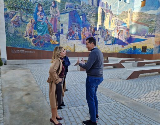 El alcalde Rubén Alfaro y la consellera Nuria Montes sientan las bases de la colaboración entre el Ayuntamiento de Elda y la Generalitat en materia de turismo e industria La consellera de Turismo, Industria, Innovación y Comercio, Nuria Montes