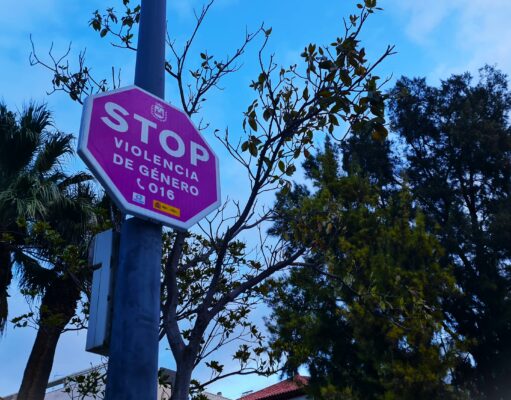 El Ayuntamiento de Elda completa la instalación de señales contra la violencia de género en diferentes puntos de la ciudad