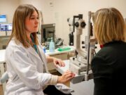 Nuevos tratamientos contra infección ocular relacionada con el mal uso de lentes de contacto se implementan en hospitales valencianos