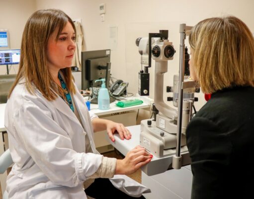 Nuevos tratamientos contra infección ocular relacionada con el mal uso de lentes de contacto se implementan en hospitales valencianos