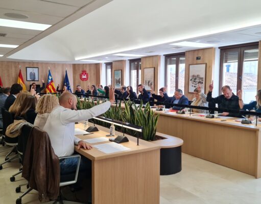 El Ayuntamiento de Elda acuerda rechazar la Ley de Concordia de la Comunidad e instar al Consell a mantener y reforzar la oferta educativa de la Escuela Oficial de Idiomas