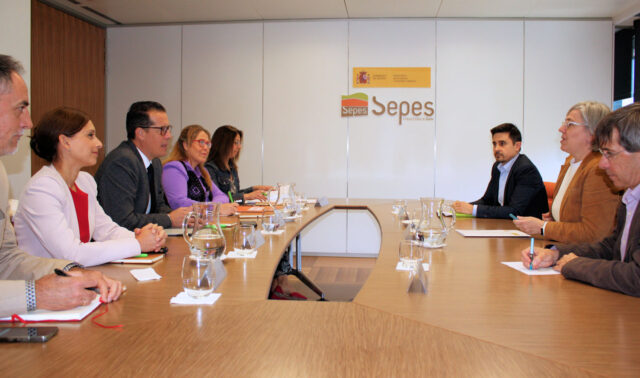 El alcalde de Elda, Rubén Alfaro, se ha reunido con la directora general de la Entidad Pública Empresarial de Suelo (Sepes), Leire Iglesias El alcalde de Elda, Rubén Alfaro, se ha reunido con la directora general de la Entidad Pública Empresarial de Suelo (Sepes), Leire Iglesias