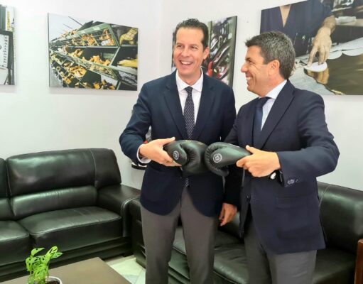 El Ayuntamiento de Elda y la Generalitat Valenciana rehabilitarán la Casa de la Juventud para retomar lo antes posible su actividad cultural y juvenil El President de la Generalitat Valenciana, Carlos Mazón y Rubén Alfaro alcalde de Elda