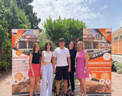 El IES La Melva de Elda, premio a la mejor iniciativa emprendedora de UECoE y Cajamar