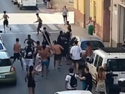Identificados por la Policía Local de Petrer los cuatro menores que supuestamente provocaron la pelea callejera de ayer Pelea callejera en Petrer 25-06-2024