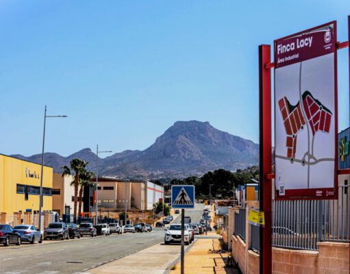 Elda crea la primera entidad de gestión empresarial de la comarca para modernizar el polígono Finca Lacy