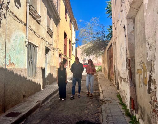 La diputada y portavoz de Vivienda de Compromís en Les Corts, María José Calabuig denuncia que el plan de vivienda del PP de Carlos Mazón “no sirve para Elda”