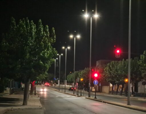 Mejora la iluminación de la avenida del Mediterráneo de Elda con la instalación de nuevas luminarias LED
