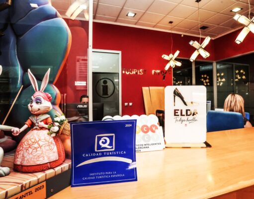 La Oficina Tourist Info de Elda acaba de renovar la marca Q de Calidad Turística del Instituto para la Calidad Turística Española (ICTE) Tourist Info Elda