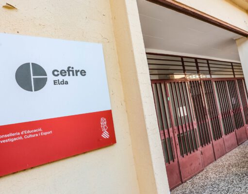 El Ayuntamiento denuncia el grave perjuicio que supone el cierre del CEFIRE de Elda e insta a la Conselleria de Educación a poner fin a los recortes CEFIRE ELDA