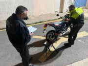 Campaña de control de ruidos que emiten motocicletas y ciclomotores en Elda llevada a cabo por la Policía Local