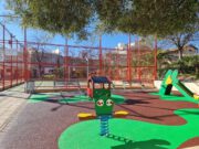 El Ayuntamiento de Elda finaliza las obras de remodelación de la pista deportiva y el área de juegos infantiles de la calle La Parroquia, en el barrio Estación