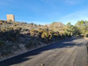 Con el nuevo asfaltado ya se puede acceder cómodamente a la antigua torre vigía ‘La Torreta’ en Elda